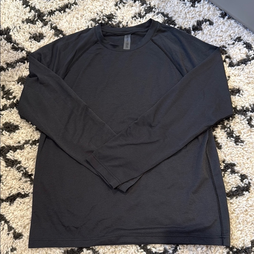 NWT outdoor voices men’s long sleeve S black